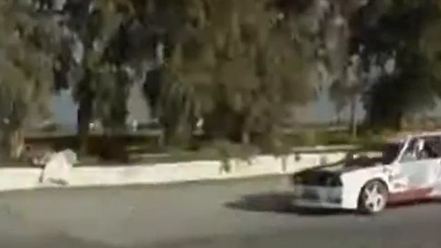 LOL! 2 cars drifting and only 1 driver! REAL! смотреть онлайн