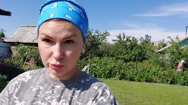 Сегодня на даче с мамой. Выкопали крупный сорт чеснока. Обработка цветов от вредителей. смотреть онлайн