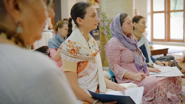 Е.С. Бхакти Расаяна Сагара Свами — В чем особенность нашего образования смотреть онлайн