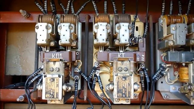 Электропоезд ЭР200. Ящик №1ЯА.028 вагона Г