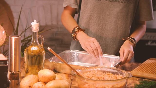Котлеты куриные рубленые в духовке, вкусный простой рецепт | Не горюй! смотреть онлайн