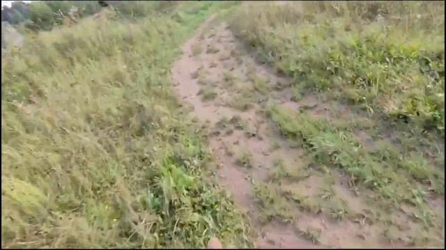 Катаемся с другом на Мото треке на велосипедах. По грязи . смотреть онлайн