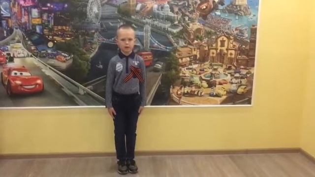 Стихотворение "Победа" Читает Алеша колесников группа "Колокольчики" смотреть онлайн