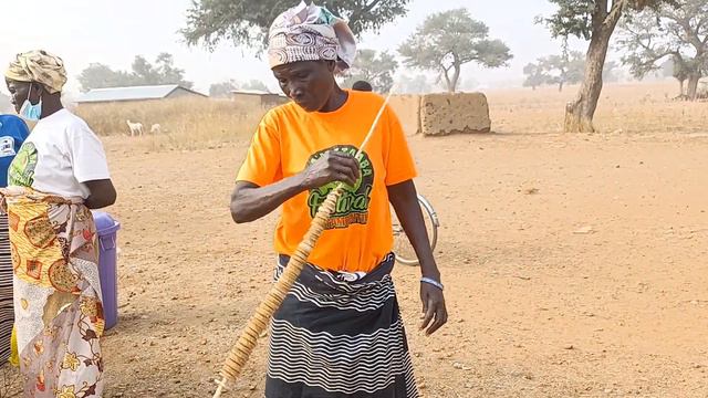 This is how Frafra women in Bongo-Atampintin make beats and rhythm with the Kinkaasi. смотреть онлайн