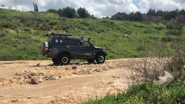 S O S - SOS Mitsubishi Pajero смотреть онлайн