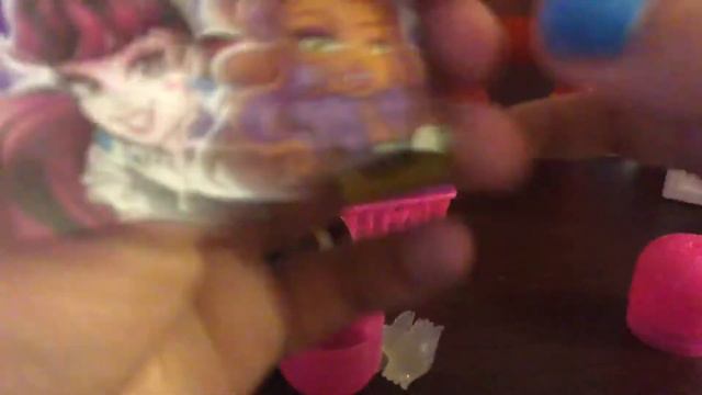 Распаковка яйца Монстер хай смотреть онлайн