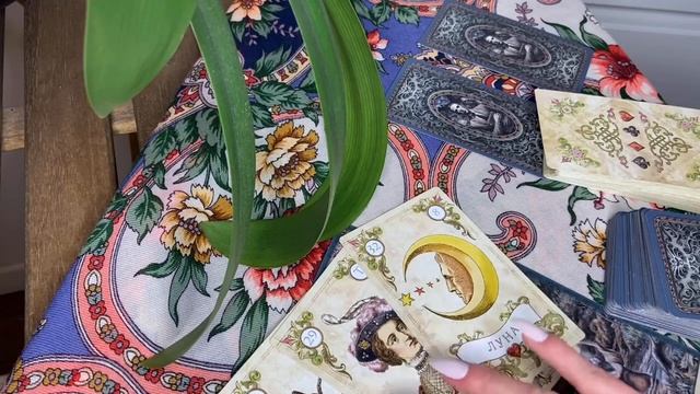 ? ЧТО ПРОИСХОДИТ В ЖИЗНИ ЗАГАДАННОГО ЧЕЛОВЕКА | РАСКЛАД ТАРО смотреть онлайн