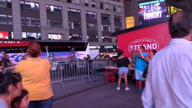 Walk down Broadway. Прогулка по Бродвею. От Мейсиса до Таймс Сквер. Без комментариев смотреть онлайн