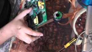 Телевизор Hisense LHD32D39AT перезагружается на заставке, моргает светодиод синим-красным.