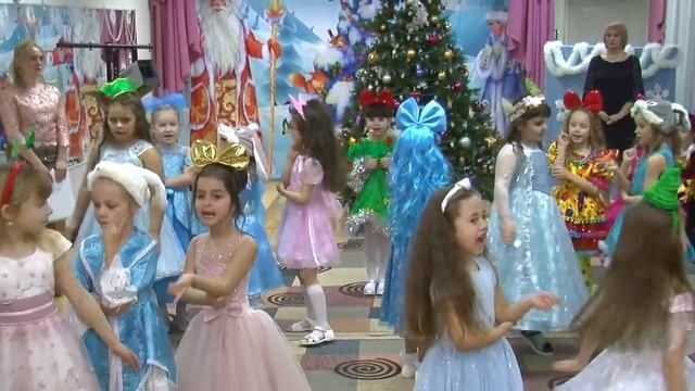 "Ёлочка зелёная, ты не засыпай". Ростов-на-Дону. МБДОУ 234. Закарян Сусанна смотреть онлайн