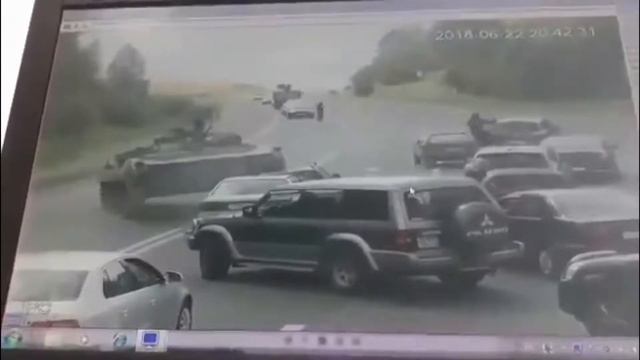 БМП раздавила авто в Гродно смотреть онлайн