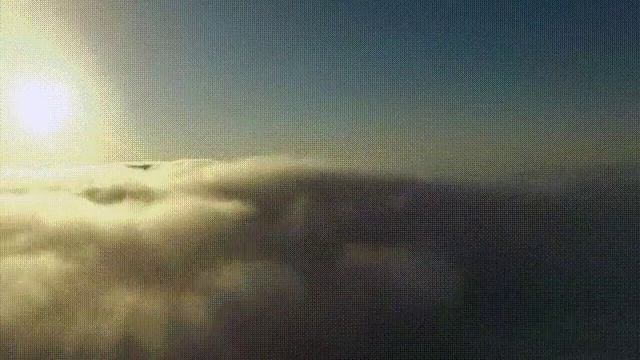 Взлетел на квадрокоптере в пасмурную погоду (Выше облаков!)