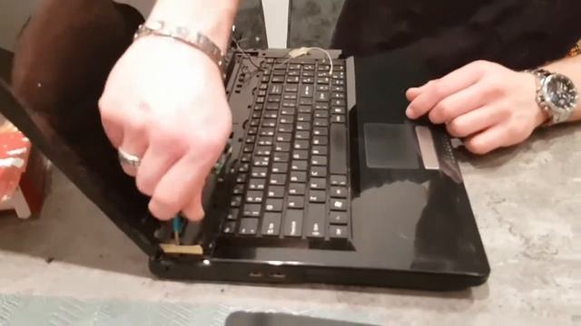 Rescuing old gaming laptop MSI CX700 смотреть онлайн