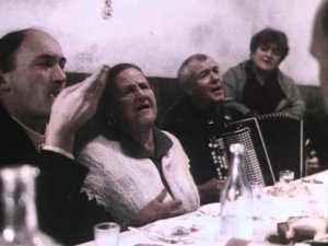 Где тропа за рекой запорошена