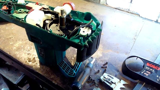 Цепная электропила Bosch AKE 40 S. Разборка, поиск неисправности смотреть онлайн