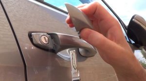 Opening a VW Volkswagen GOLF via the hidden key hole lock