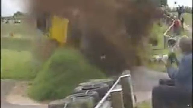 Родился в рубашке!!! На ралли машина чуть не влетела в фотографа смотреть онлайн