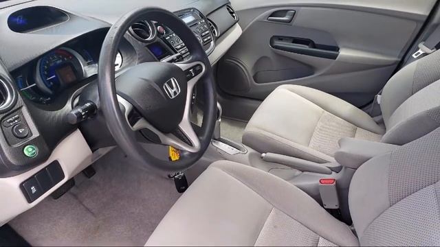 2011 Honda INSIGHT Hatchback LX смотреть онлайн