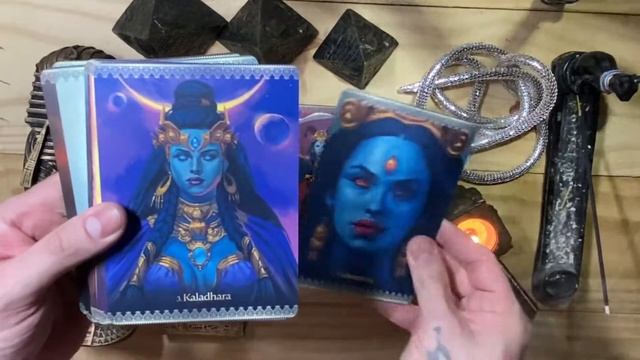 KALI ORACLE UNBOXING!! ORACULO DA DEUSA KALI MAGNIFICO!!VEM SE ARREPIAR COM ESSA ENERGIA смотреть онлайн