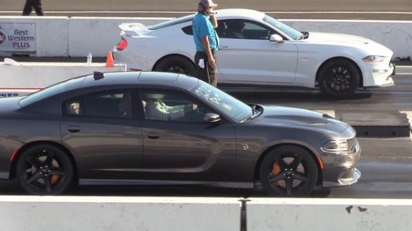 All new Dodge models on a drag strip .Demon,Hellcat,Scat Pack,Jeep,Durango,Challenger A/T,R/T
