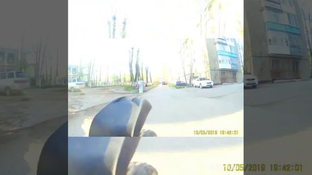 Катаюсь на велосипеде, жарко! смотреть онлайн