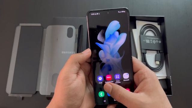 Samsung Galaxy Z Flip 4 Unboxing / Quick set up.. смотреть онлайн