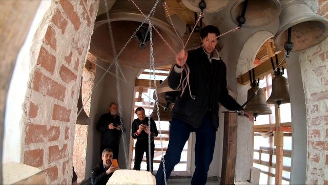 Колокольный звон в храме пророка Божия Илии на бывшем Новгородском подворье. Новый набор Пяткова. смотреть онлайн