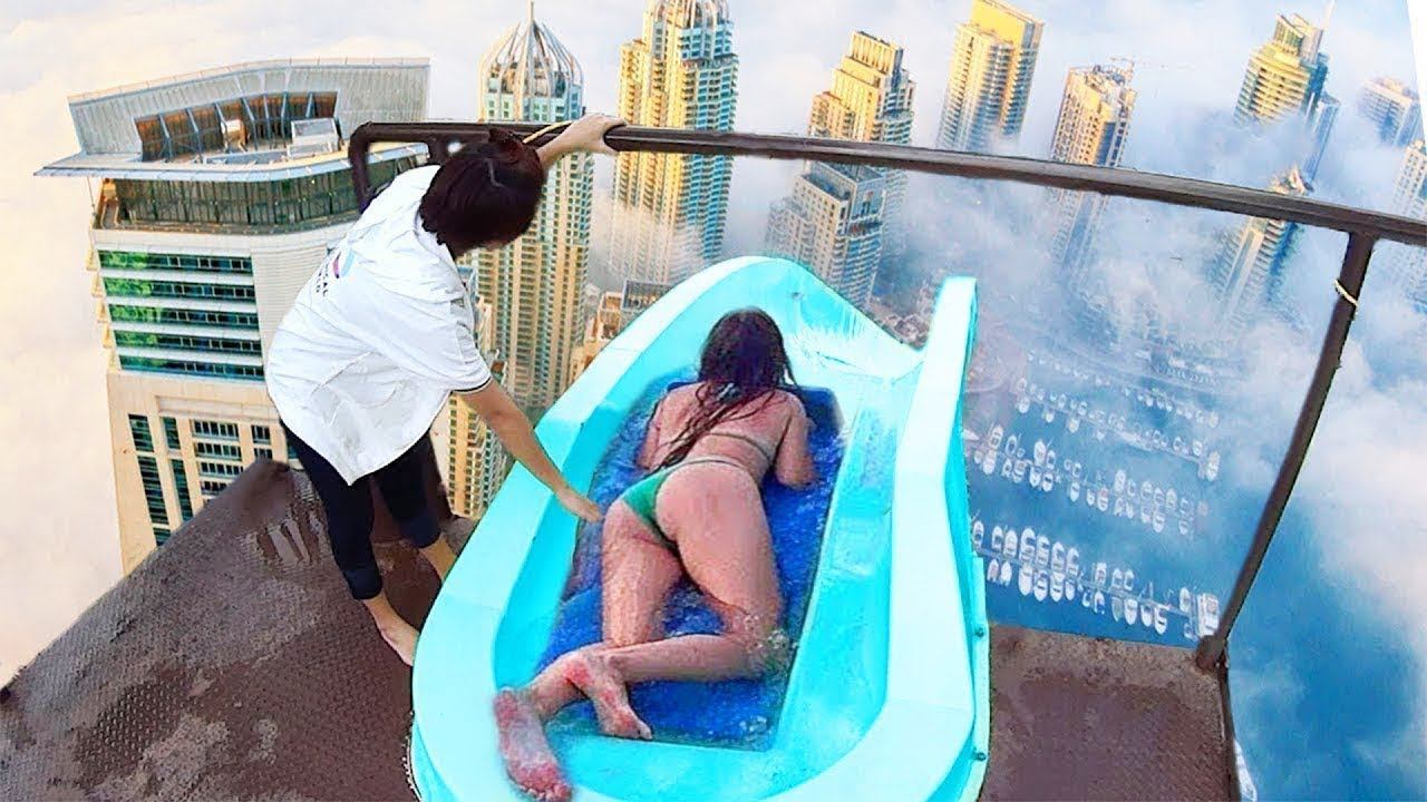 моя девушка упала на этой водной горке.. смотреть онлайн