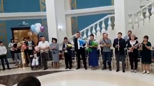 «Я подъехал к ней на коляске»: необычная свадьба состоялась в Уральске смотреть онлайн