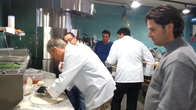 Insieme ad Umberto Napolitano, il Maestro della pizza смотреть онлайн
