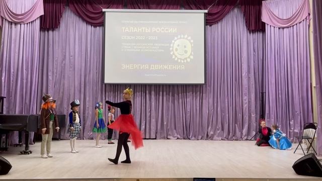 "Сон Алисы", 4 класс Петрозаводской детской школы искусств им М.А.Балакирева. Рук. - Мария Дудаль смотреть онлайн