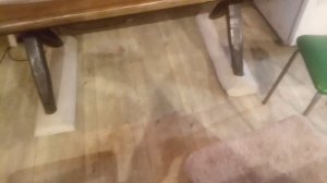 Обои на пол! стоит ли клеить? обои рвутся!