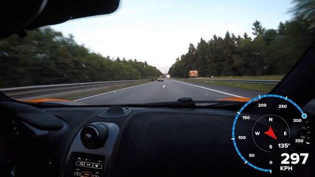 McLaren 720S vs. McLaren 675LT on the Autobahn! смотреть онлайн