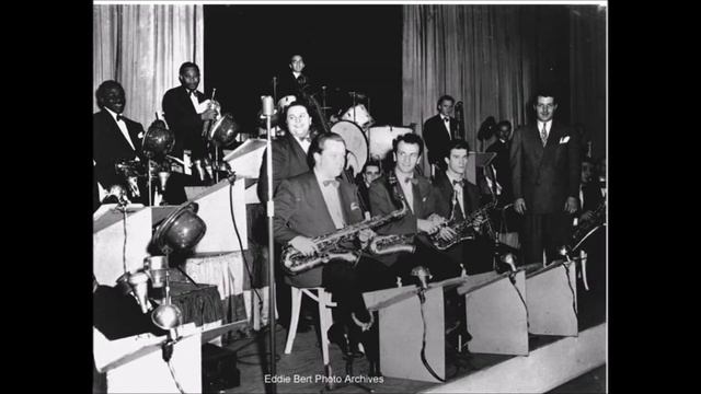 Smiles - Charlie Barnet смотреть онлайн