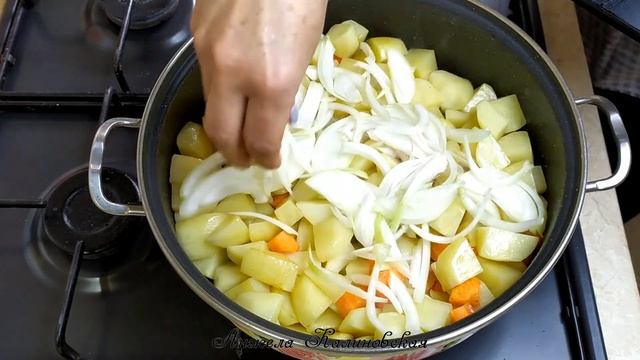 ВКУСНЫЙ БЮДЖЕТНЫЙ ОБЕД БЕЗ ХЛОПОТ! КУРИНЫЕ БЕДРА В ГОРЧИЧНО-МЕДОВОМ МАРИНАДЕ, ЗАПЕЧЕННЫЕ С ОВОЩАМИ смотреть онлайн