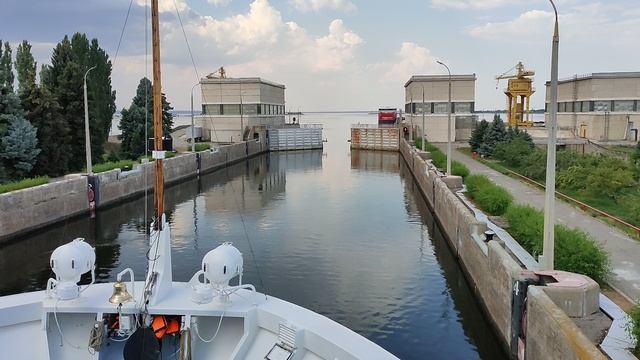 Открытие ворот. Шлюзование. Волгоград 2 шлюз. 20.07.2021 смотреть онлайн