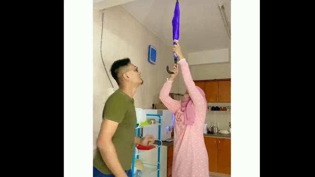 Umbrella and water prank gone wrong|| Clever lady😎 || NS Comics смотреть онлайн