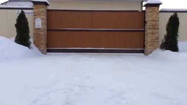 сдвижные ворота производства Алютех, заполнение роллетный профиль. срок службы пять лет. смотреть онлайн