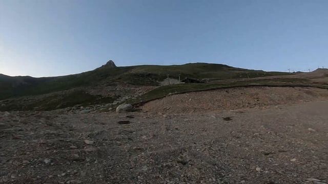 Домбай. Вверх по горнолыжной трассе на мотоцикле. 6-ая очередь. смотреть онлайн