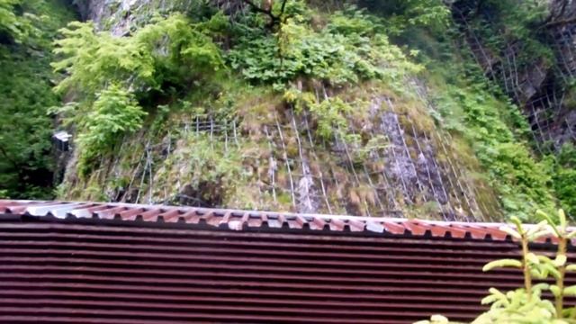 Как защищают дороги от камнепада в горах смотреть онлайн