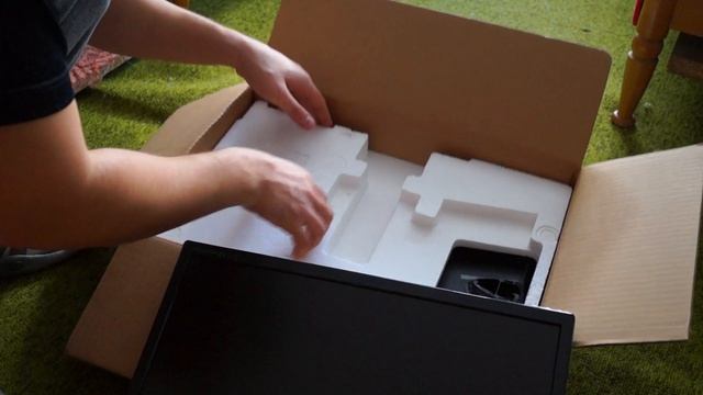 Unboxing LG Flatron E1942 LED
