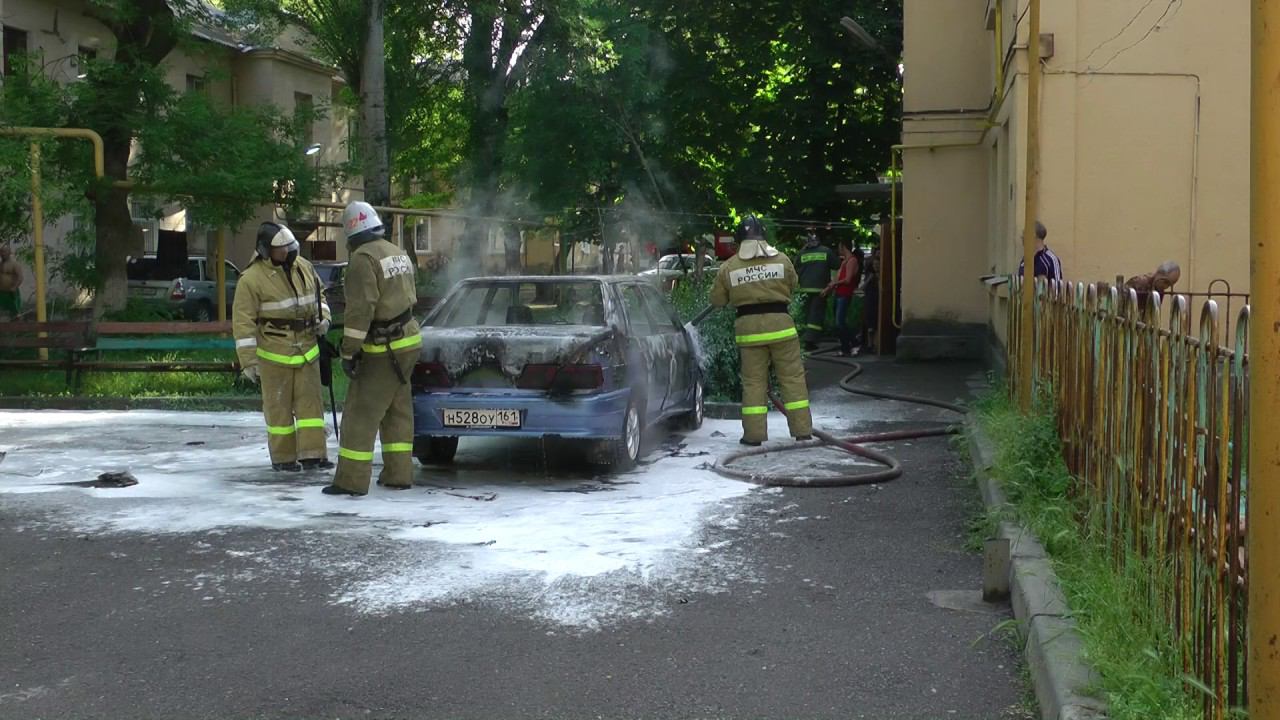 Месть жене. Ты не достанешься никому. МЧС тушит автомобиль в Таганроге.
