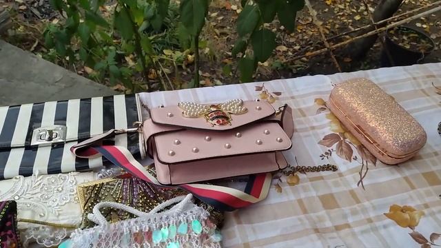 Барахолка. Много сумок с барахолки и мусорки