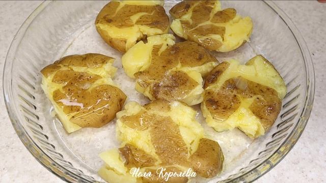 ВЫ влюбитесь в ЭТОТ РЕЦЕПТ! Вкуснейшая картошечка с сыром в духовке – раздавленный картофель смотреть онлайн