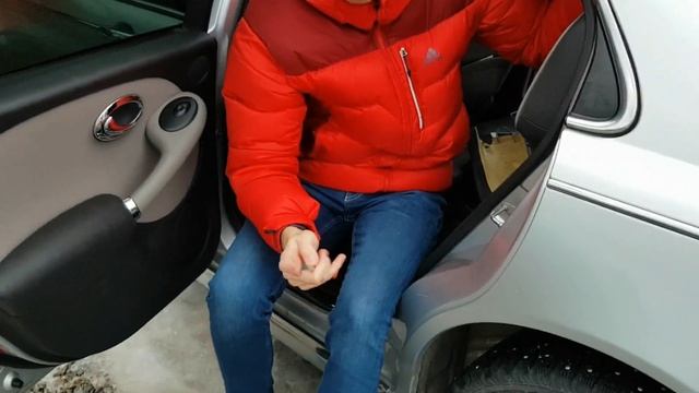 Заклинила спинка заднего сидения