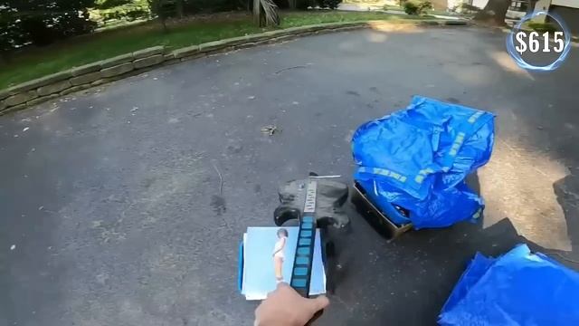 A GARAGE SALE TOO GOOD TO BE TRUE смотреть онлайн