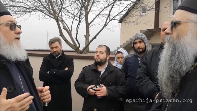 Упад Владике Никанора и банатских попова у катакомбу у Новим Козарцима (дужи снимак) смотреть онлайн