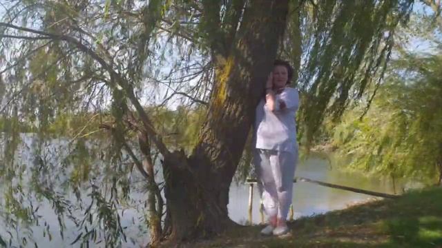 Плачет ива над водою смотреть онлайн