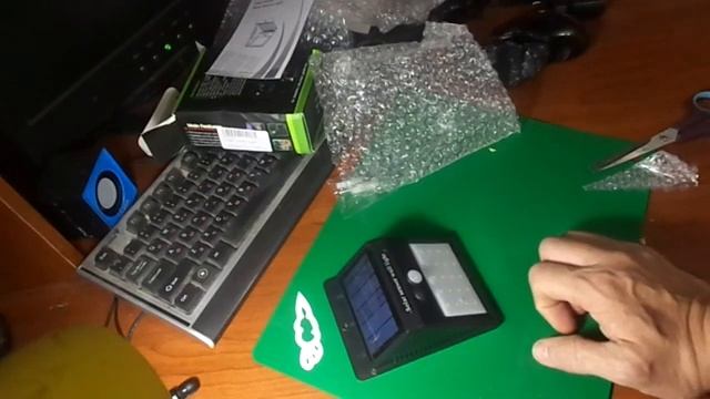 Уличный LED светильник с датчиком движения и солнечной батареей смотреть онлайн