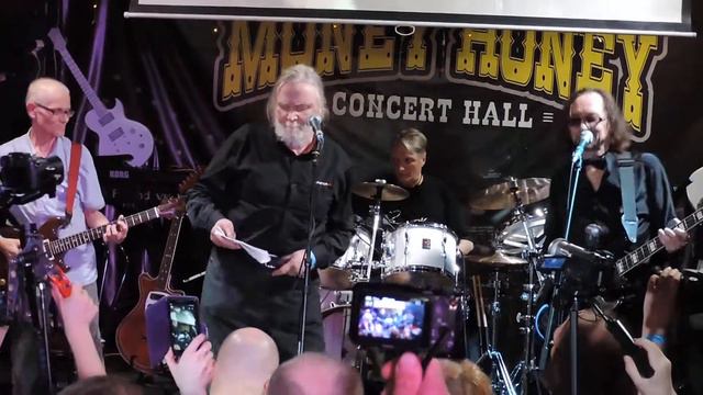 Андрей Тропилло & "Зоопарк"- В Ленинграде городе 18/04/19 ДР Майка смотреть онлайн